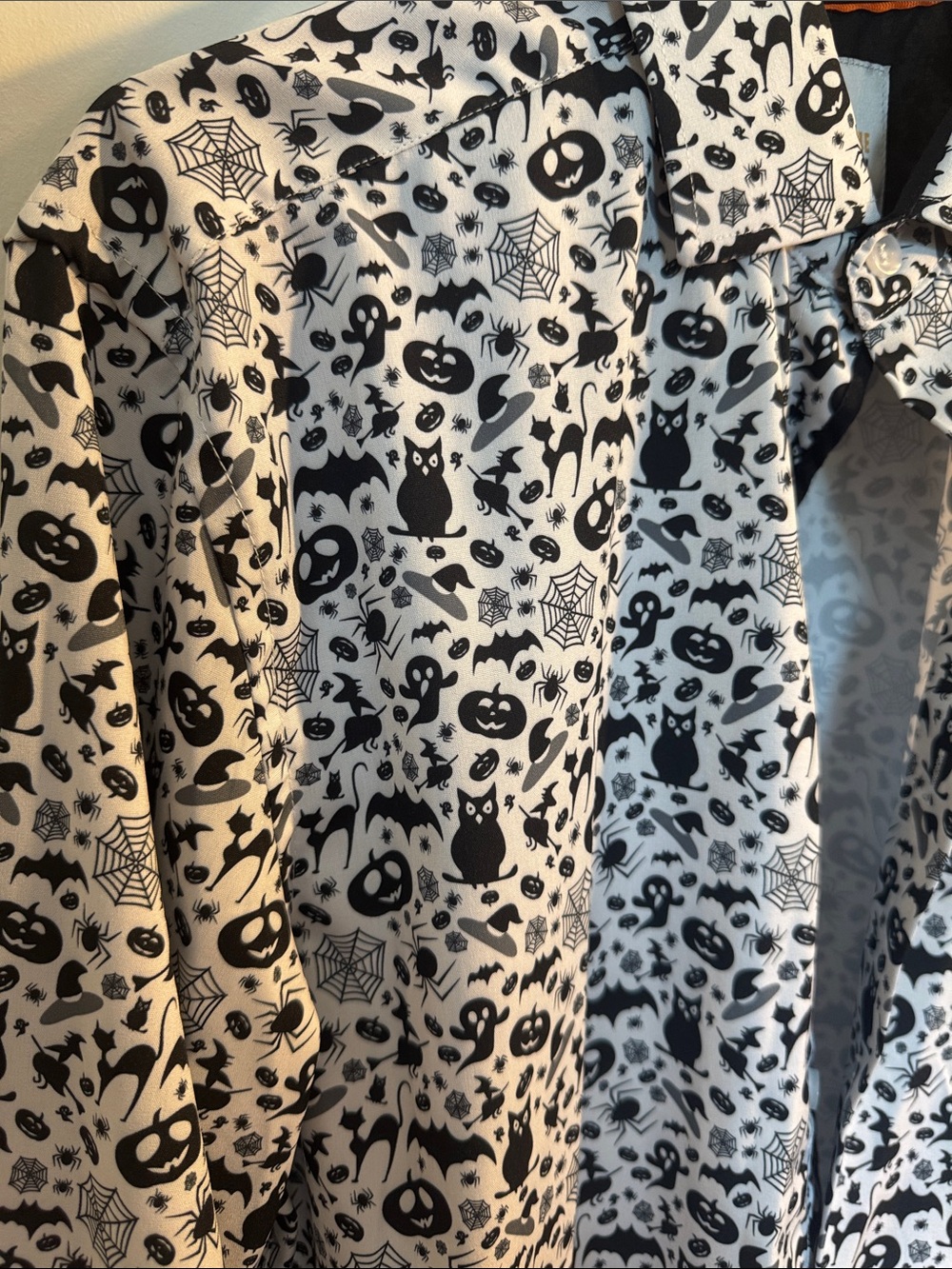 Men’s Lightweight Halloween Printed Shirt - Picture 3 of 4